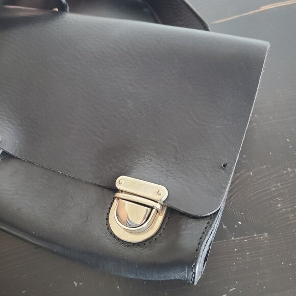 M0851 Shoulder Crossbody Bag Black Leather Small - Picture 4 of 10